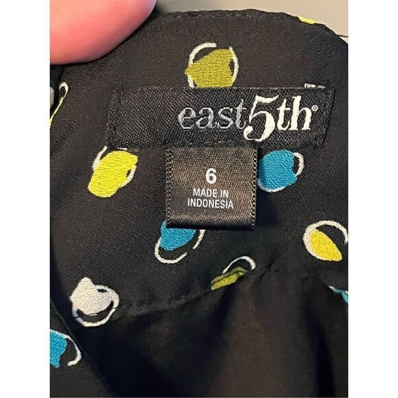 East 5th Black Flowy Side Zip Skirt. Size 6 - Picture 2 of 6